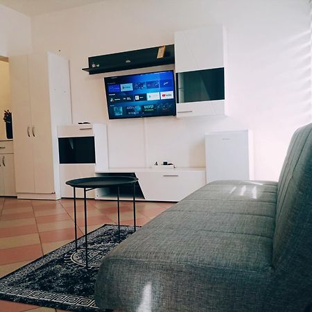 Easy Check In Apartments 021 Vladika 노비사드 외부 사진