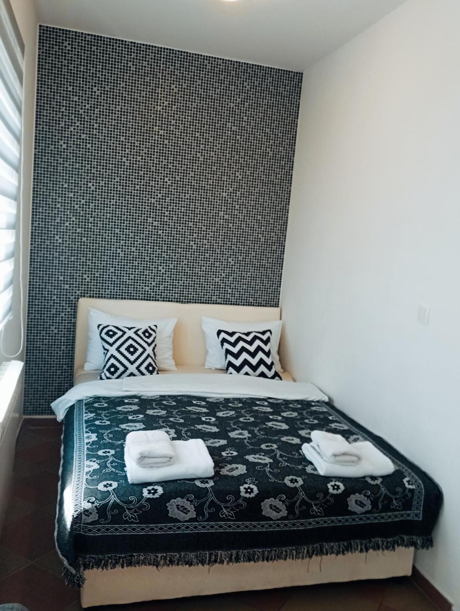 Easy Check In Apartments 021 Vladika 노비사드 외부 사진